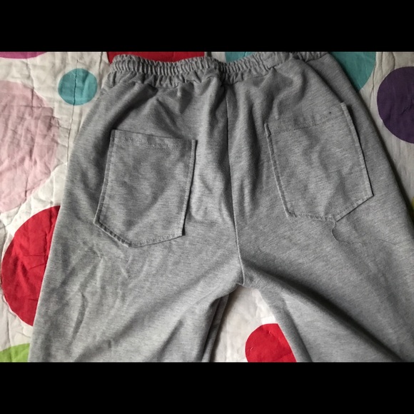 Grey sweat/joggers with patch on the side - Picture 3 of 3